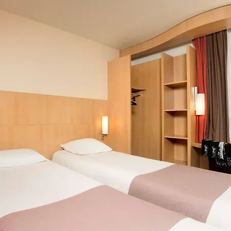 Ibis Les Moulineaux Val De Seine 3*