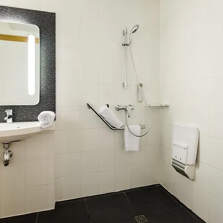 Ibis Les Moulineaux Val De Seine Hotel 3*
