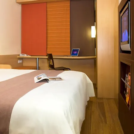 Hotel Ibis Les Moulineaux 