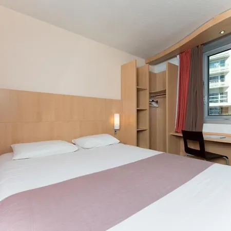 Ibis Les Moulineaux Val De Seine 3* Issy-les-Moulineaux